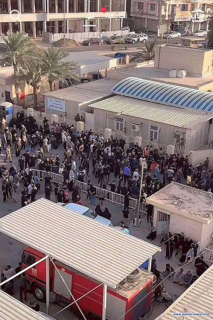 بقلوب مكسورة وحزن كبير، أهالي الضحايا يتجمعون أمام مستشفى الزهراء لاستلام جثامين أبنائهم.